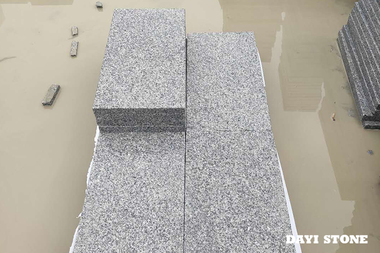Paving Light Grey Granite G603-10 Top flamed bevelled 2mm others sawn 40x80x3cm Flat Pallet Packing - Dayi Stone Paving Light Grey Granite G603-10 Top flamed bevelled 2mm others sawn 40x80x3cm Flat Pallet Packing - Dayi Stone